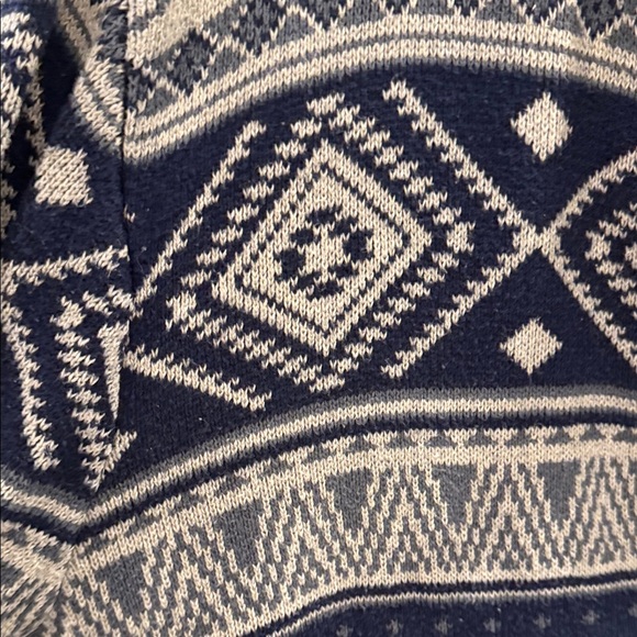 American Rag Navy and Cream Patterned Sweaters size large - Picture 4 of 7